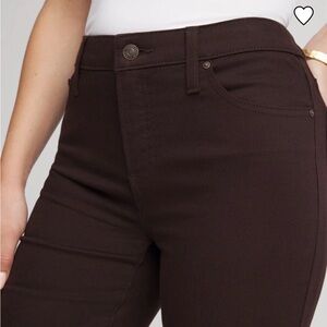Chico’s Perfect Stretch Girlfriend Straight Leg Ankle jeans. (Chico’s size 4)
